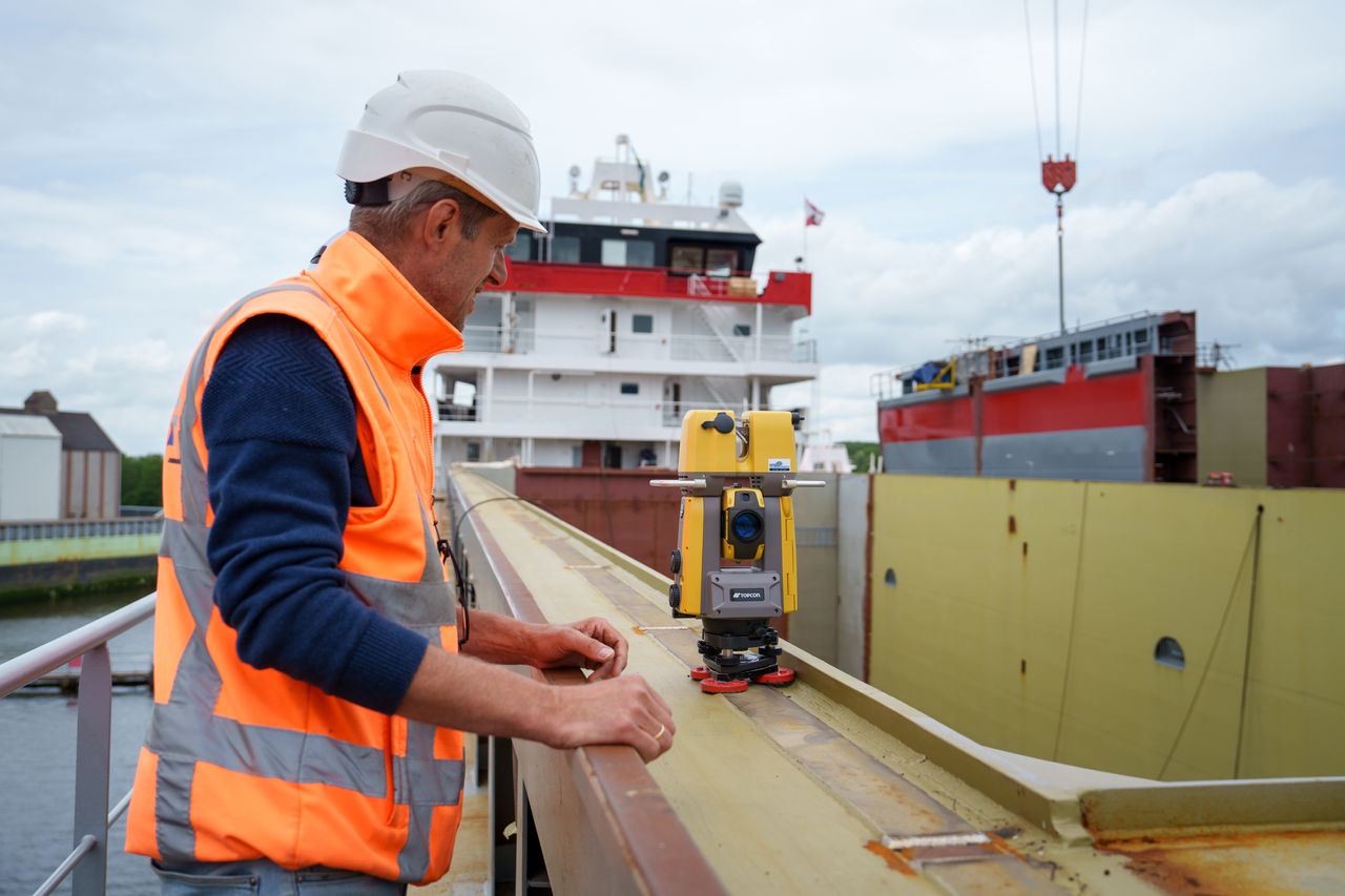 GTL-100 topcon prace na nadbrzeżu